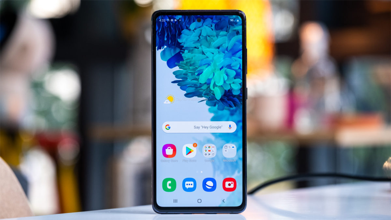 Phi&ecirc;n bản Fan Edition c&oacute; k&iacute;ch thước m&agrave;n h&igrave;nh lớn hơn, đạt 6.5 inch